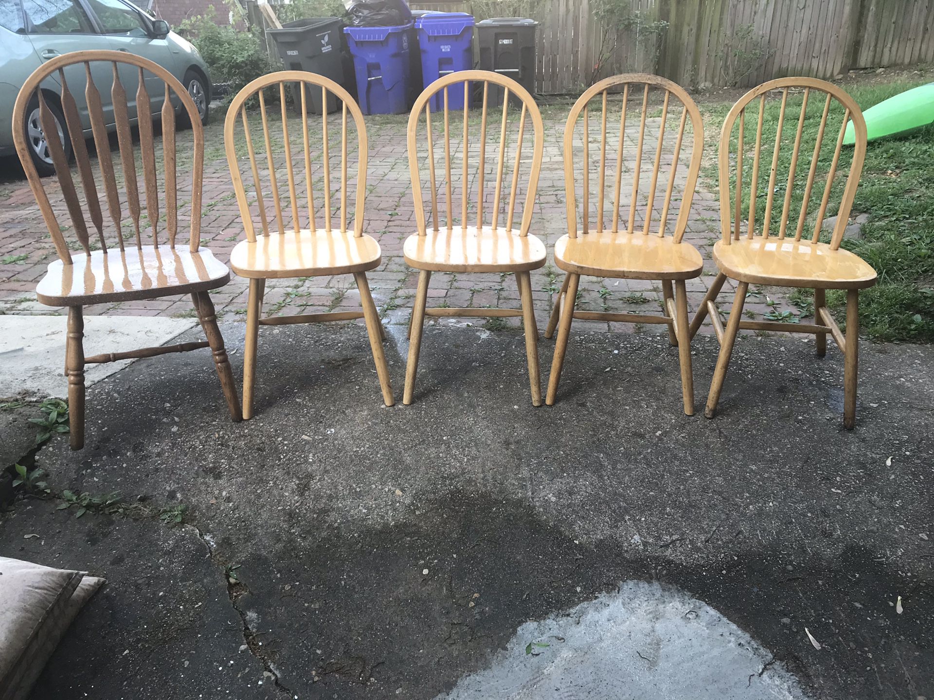Set of 5 dining room chairs