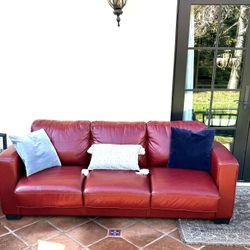 Pull Out Couch.  Queen Size.  From Plummers Furniture.  