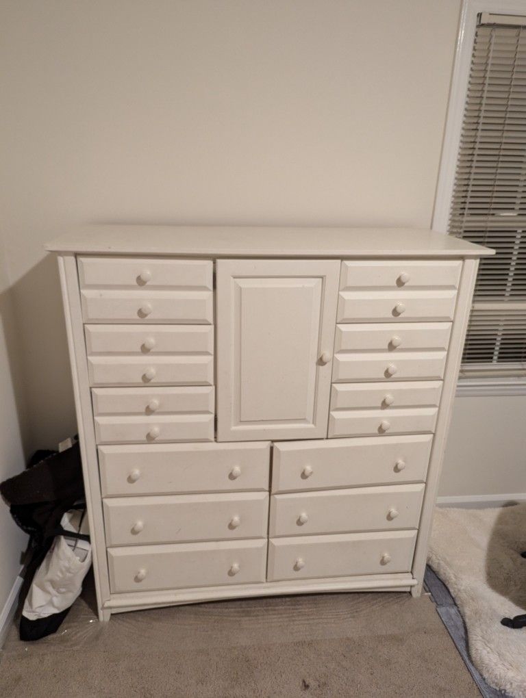White Wooden Chest Of Drawers
