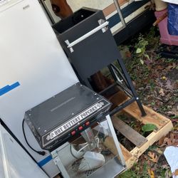 Stand Up Rolling Popcorn Popper Has Acceries 