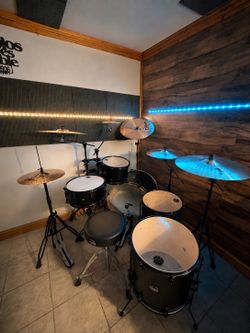 Mapex Mars crossover ltd drum set with Zildjian series I and Hardware