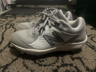 Boys New Balance Baseball Cleats 