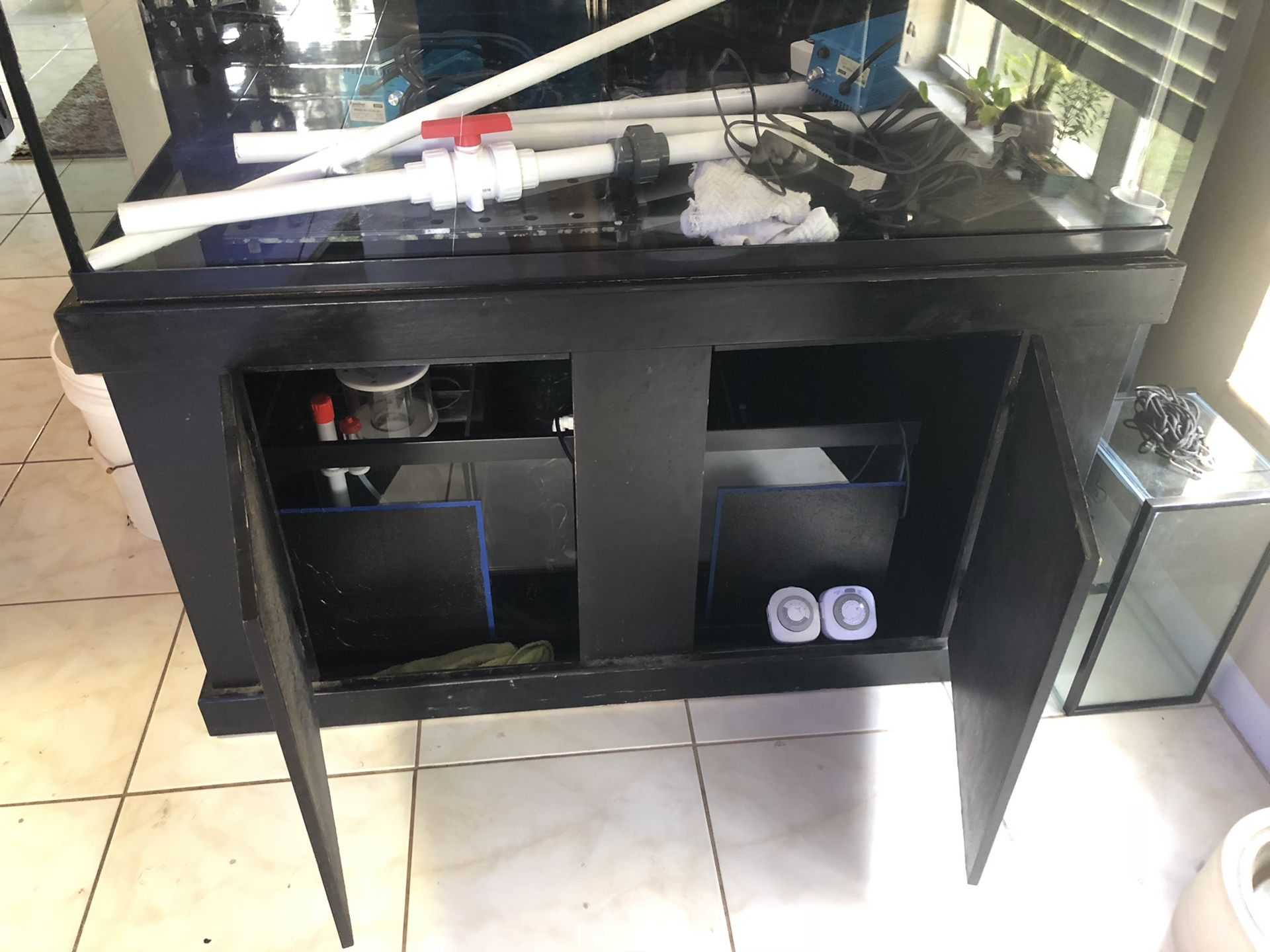 Deep Blue 60g rimless frag lowboy fish tank & stand for Sale in Tampa, FL OfferUp