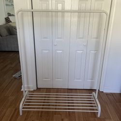 Clothes Rack.   Excellent Condition 