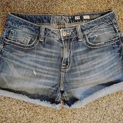 Miss Me boyfriend shorts size 29