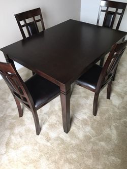 5 pc Dinning table new
