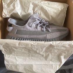 Yeezy 350 V2