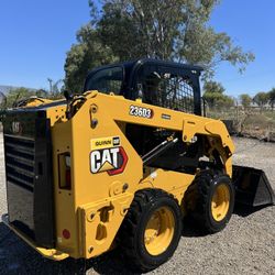 2021 Caterpillar 236d3 with 159 hours With Bucket and Forks