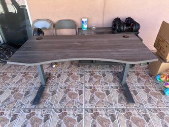 Electric Standing Desk with Curved Top
