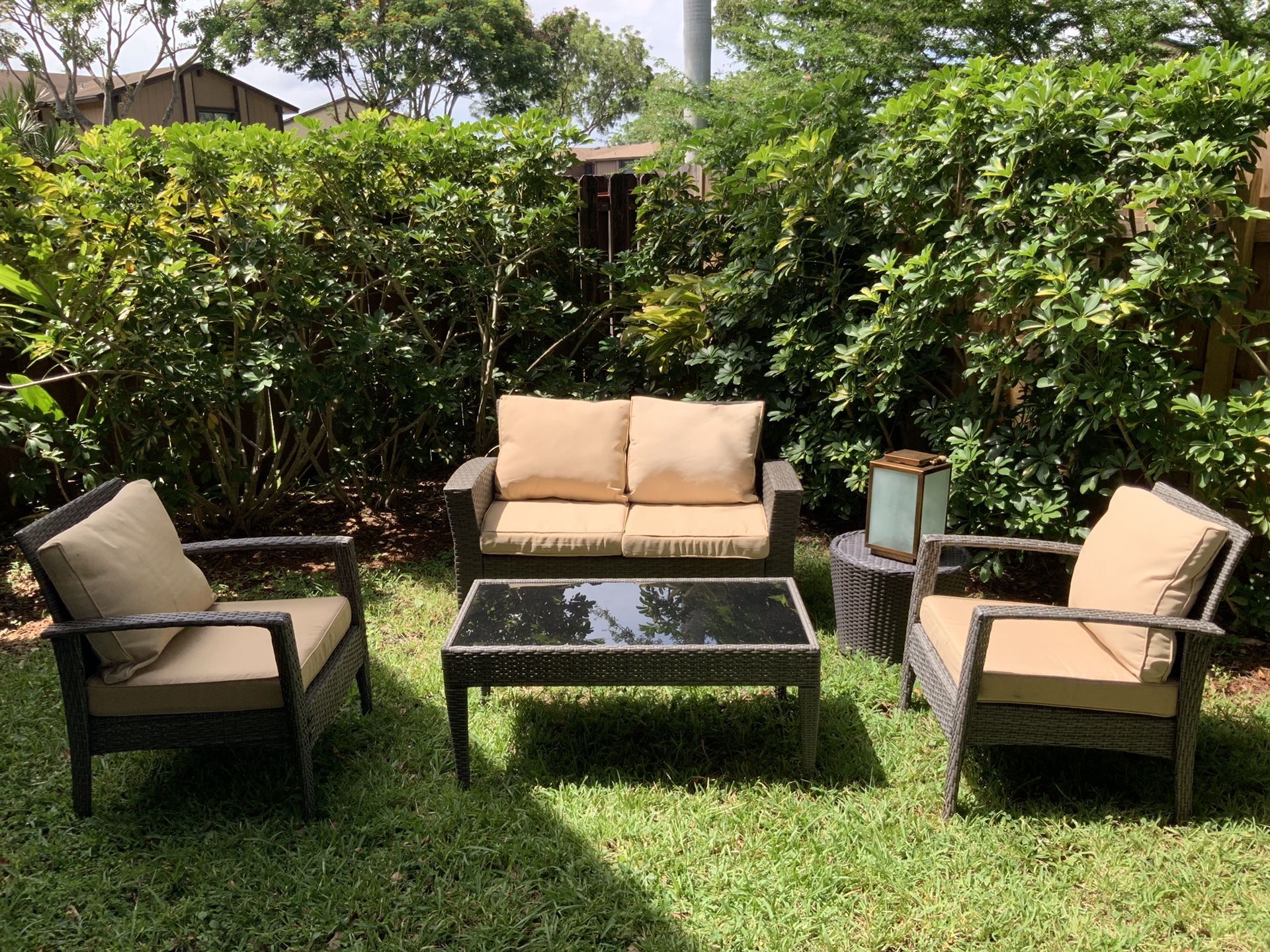 (4) piece Outdoor patio Set furniture $230 Firm