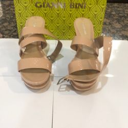 Women’s GIANNI BINNI sz 8 Brand New Sandals