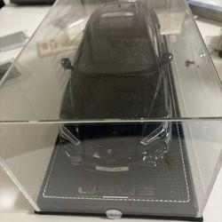 Urus 1/18 scale model