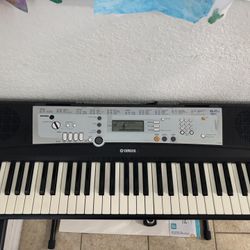 Yamaha 61 Key Keyboard