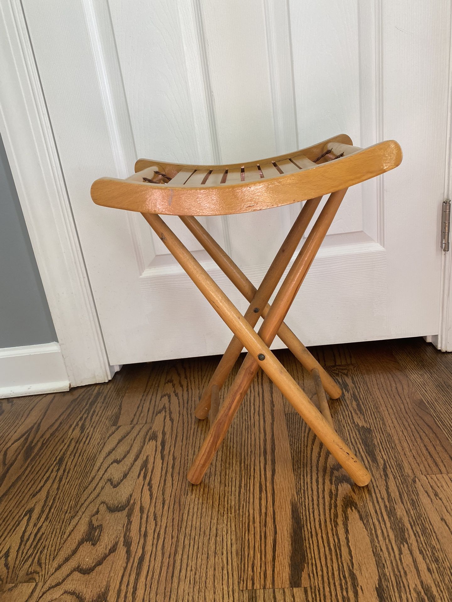 Wooden Stool - Portable & Collapsible 