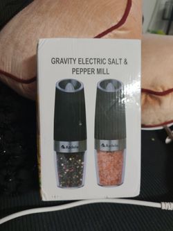 Gravity electric salt and peppermill