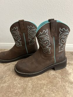 Women’s Western Ariat Boots Size 8.5