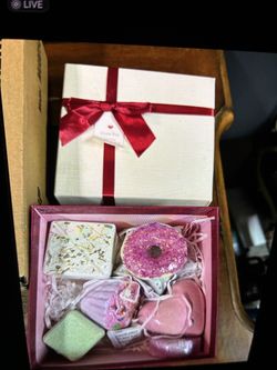 Bath bomb sets
