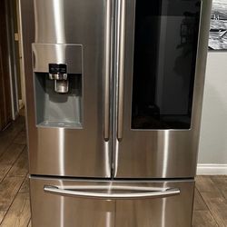 Like New Samsung French Door Refrigerator with Family Hub Screen – Stainless Steel – Fingerprint Resistant