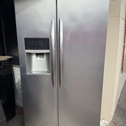 Refrigerator Everything Works 