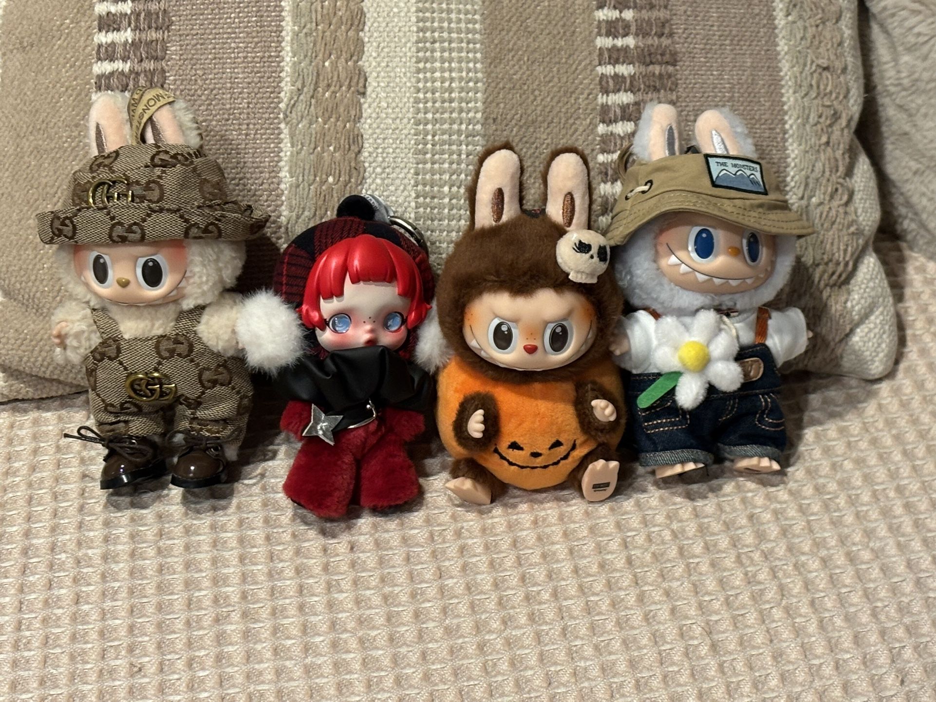 Pop Mart Labubu/Skullpanda