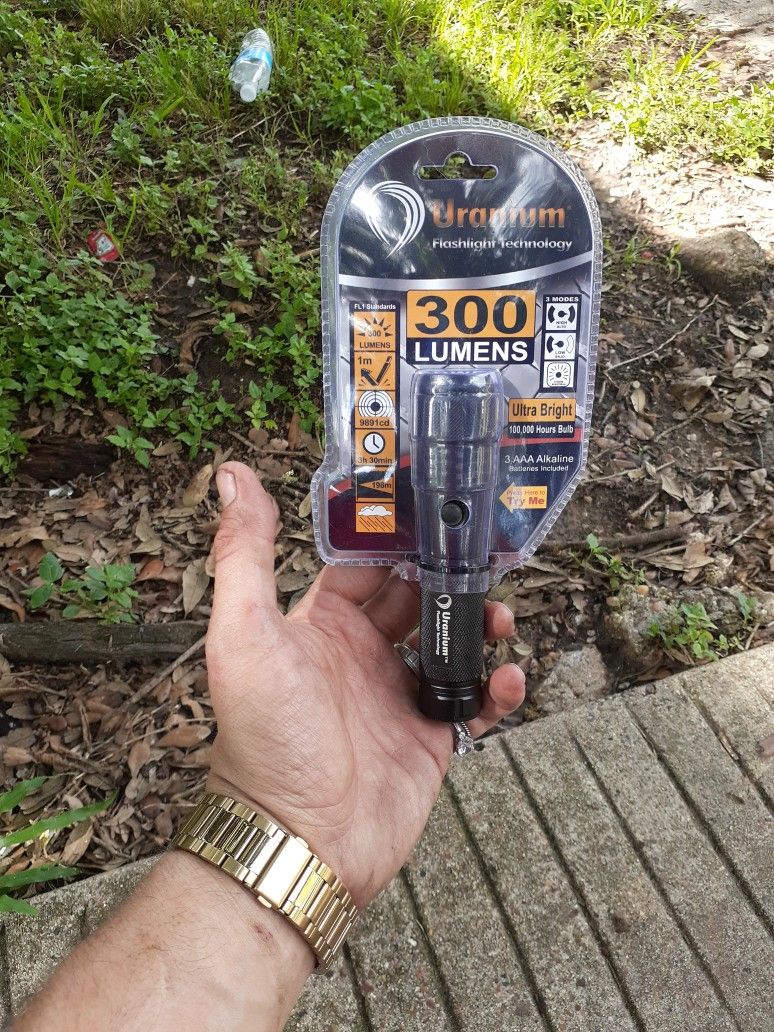 300 Lumen Ulanium Flashlight