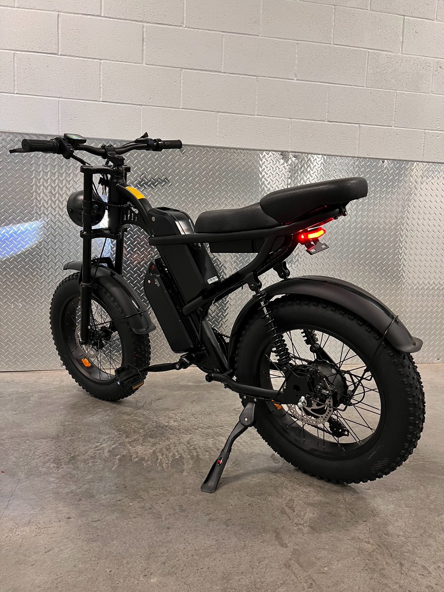 FREE DELIVERY/TAX INCLUDED/1000Watt Electric Cafe Racer Scrambler Style E-Bike, 32 Mph, Full Suspension 