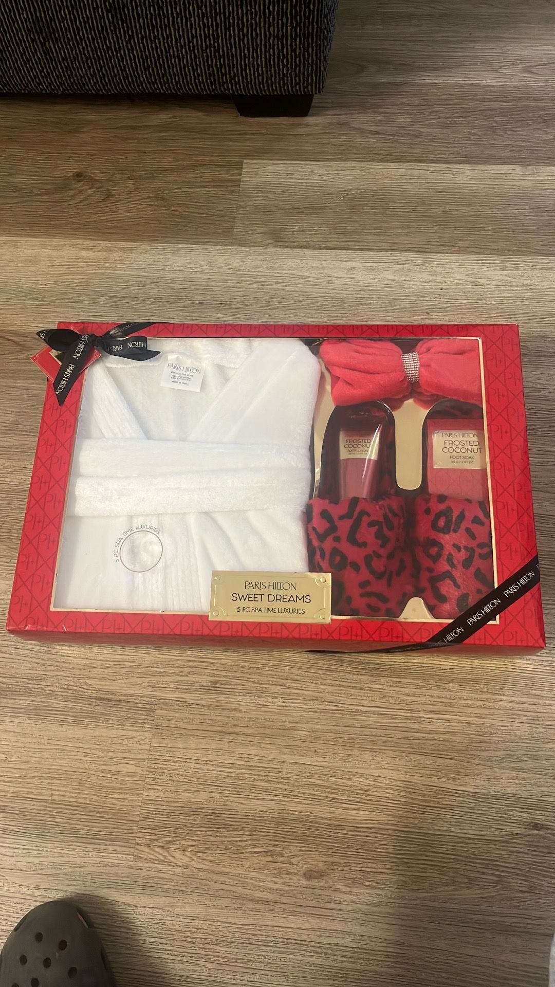 Paris Hilton spa set