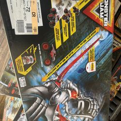 12 Box Of  Monster Jam 1:64 Scale Thunder Roarus Playset