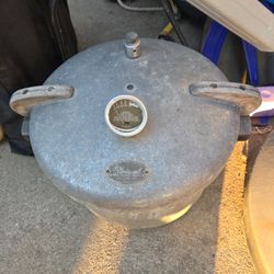Vingage Pressure cooker!