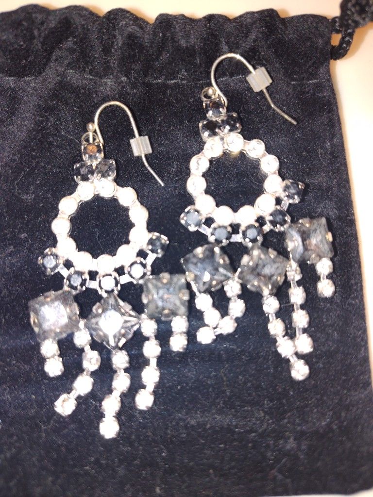 Lulu Frost Females Earrings 