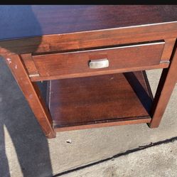 Ashleys Convertible Coffee Table Set