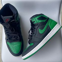  Nike Air Jordan 1 Retro High OG "Pine Green 2.0" sneakers.