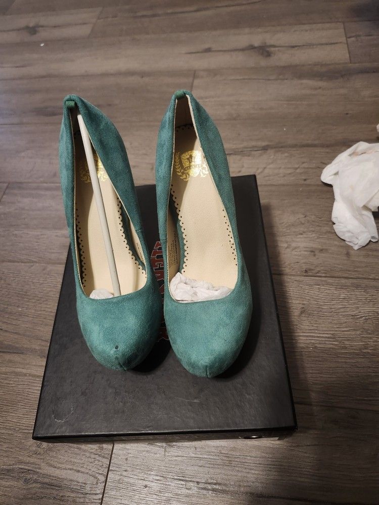 Herstar Green Suede Pumps Size 6