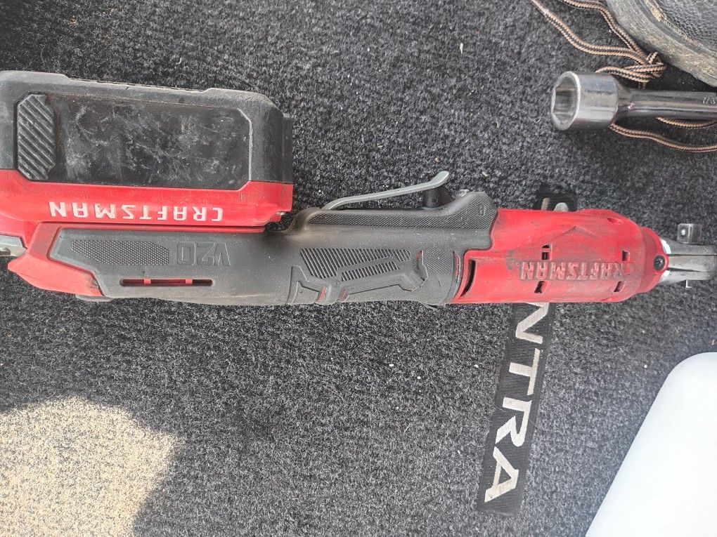 Craftsman Rachet Whit Batery 3/8