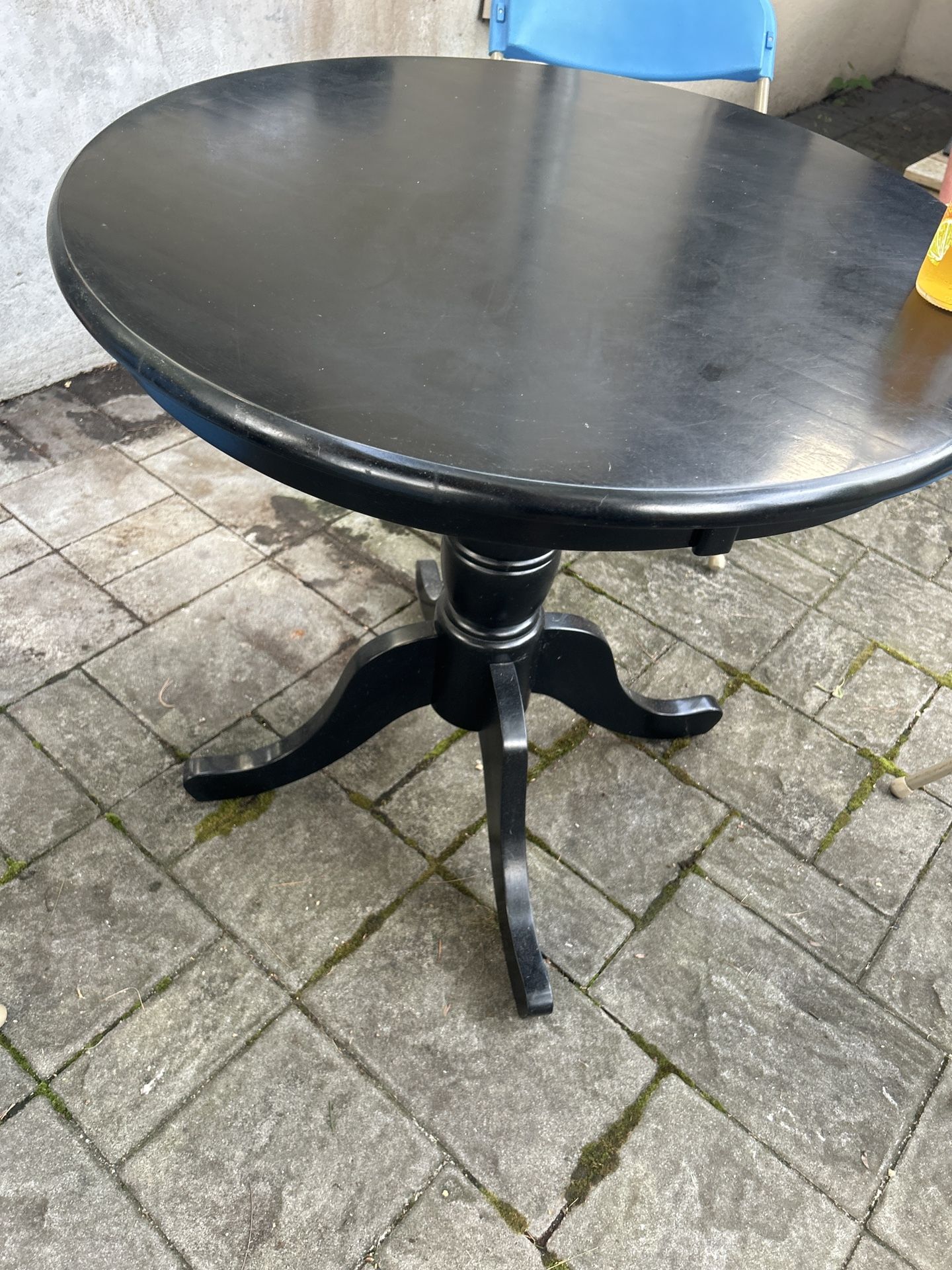Round Pedestal Table Black