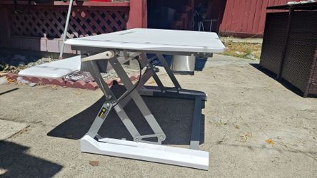 Adjustable desk converter