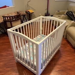 Baby Crib With Mattress. 27.5’x40.5’x34’