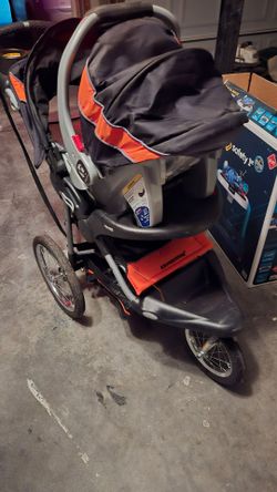 Baby trend stroller. 3 wheel Jogging stroller with the car seat Included