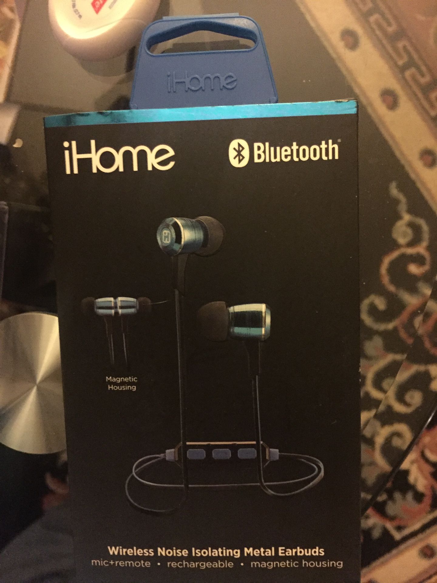 Wireless earbuds