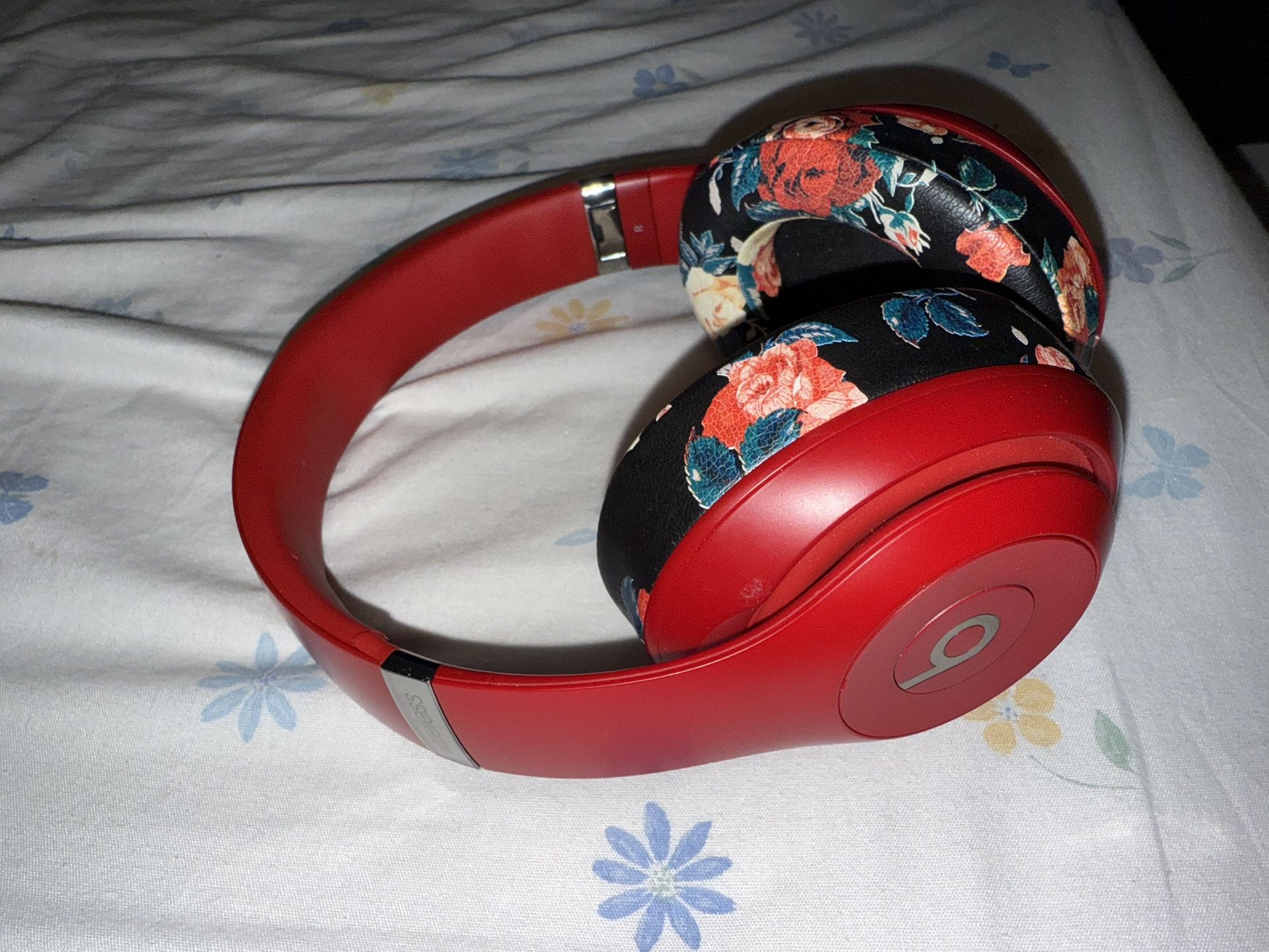 Beats - Studio Pro - Wireless Noise Cancelling Over-the-Ear Headphones