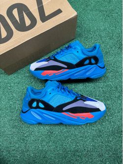 YEEZY 700 HI-RES BLUE SIZE 11