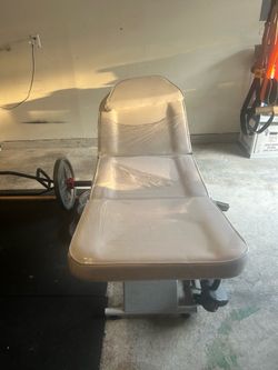 Esthetician bed