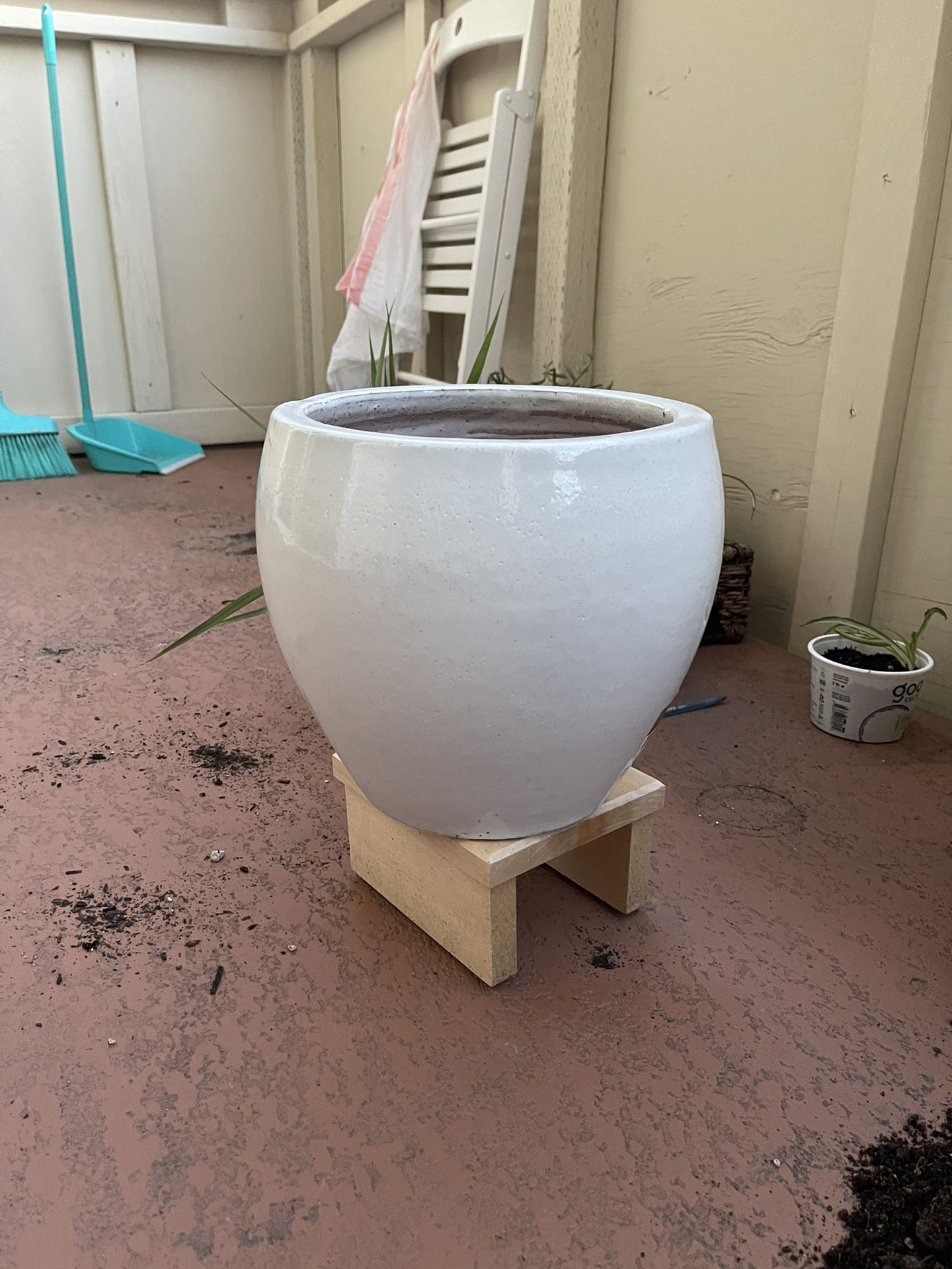 Medium Sort Of Big Pot Planter Plant Pot Plants Ceramic Clay