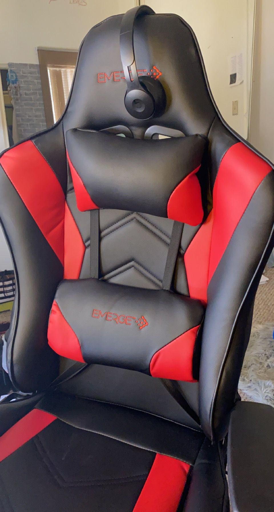 Amazon.com: STAPLES Emerge Vortex Gaming Chair, Ergonomic  Emerge Vortex Gaming/Office Chair – Like New!