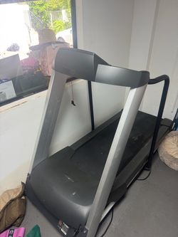 Precor 9.35 Treadmill โ $550 OBO