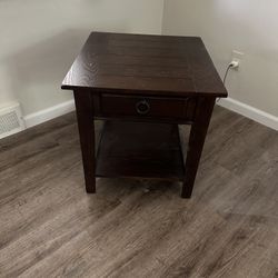 24x24x24 Brown End Table