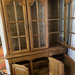 Beautiful Oak Hutch With Light 