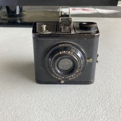 UNTESTED VINTAGE,  KODAK BROWNIE SPECIAL SIX 20 CAMERA.