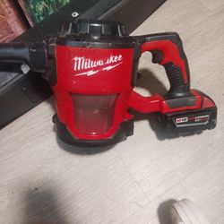 Milwaukee Compact Vacuum With Battery 