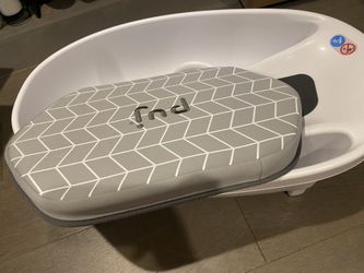 Baby Bathtub With Knee Pad